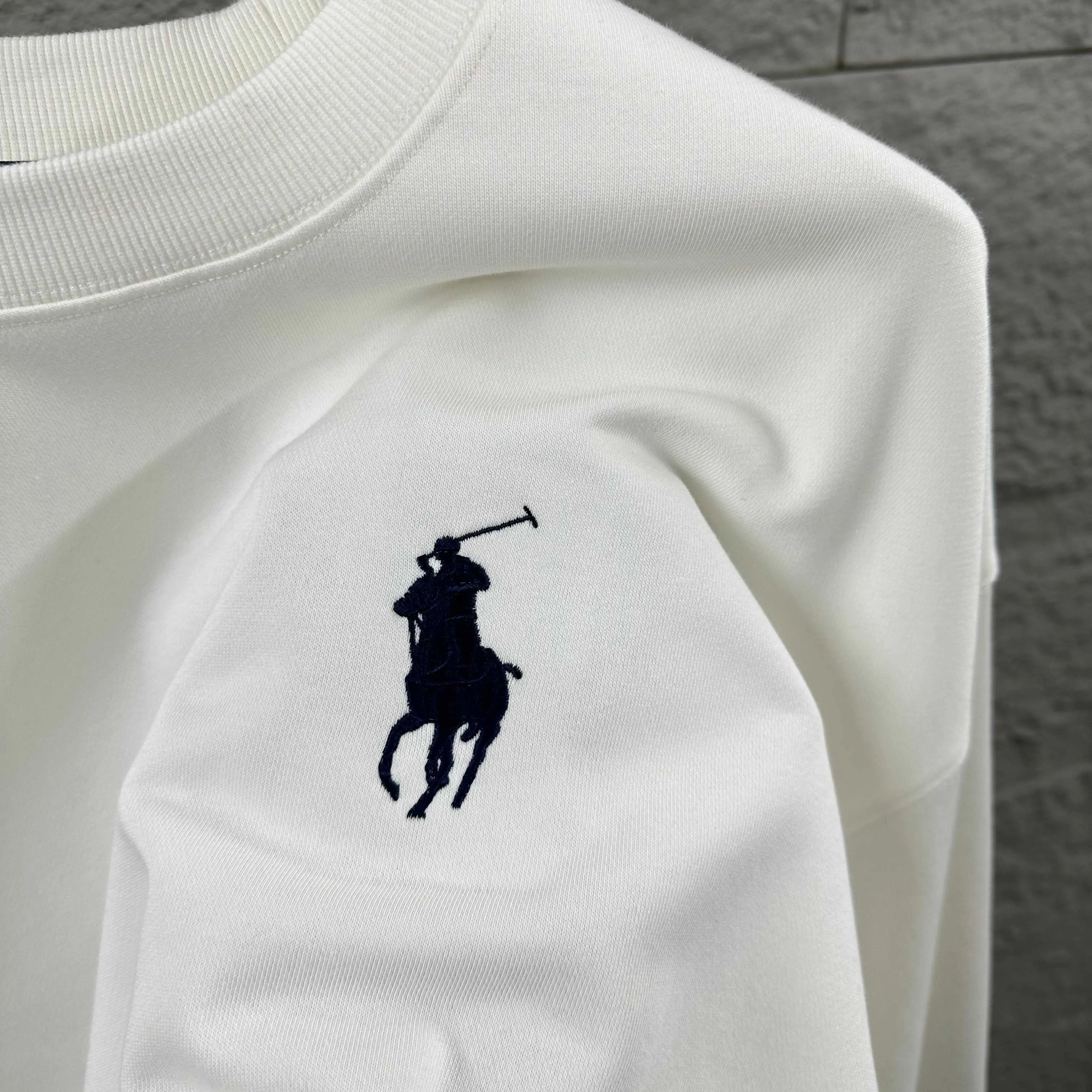 P210 Polo* Ralph Lauren 2025 Autumn and Winter new round neck sweatshirt Classic simple embroidery Customized terry fabric Long sleeves Unisex Color: Black White Size: S (90-130 pounds) M (120-150 pounds) L (140-165 pounds) XL (160-180 pounds) XXL (180-210 pounds)